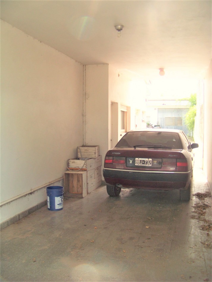 CASA DE 3 DORMITORIOS CON GALPON