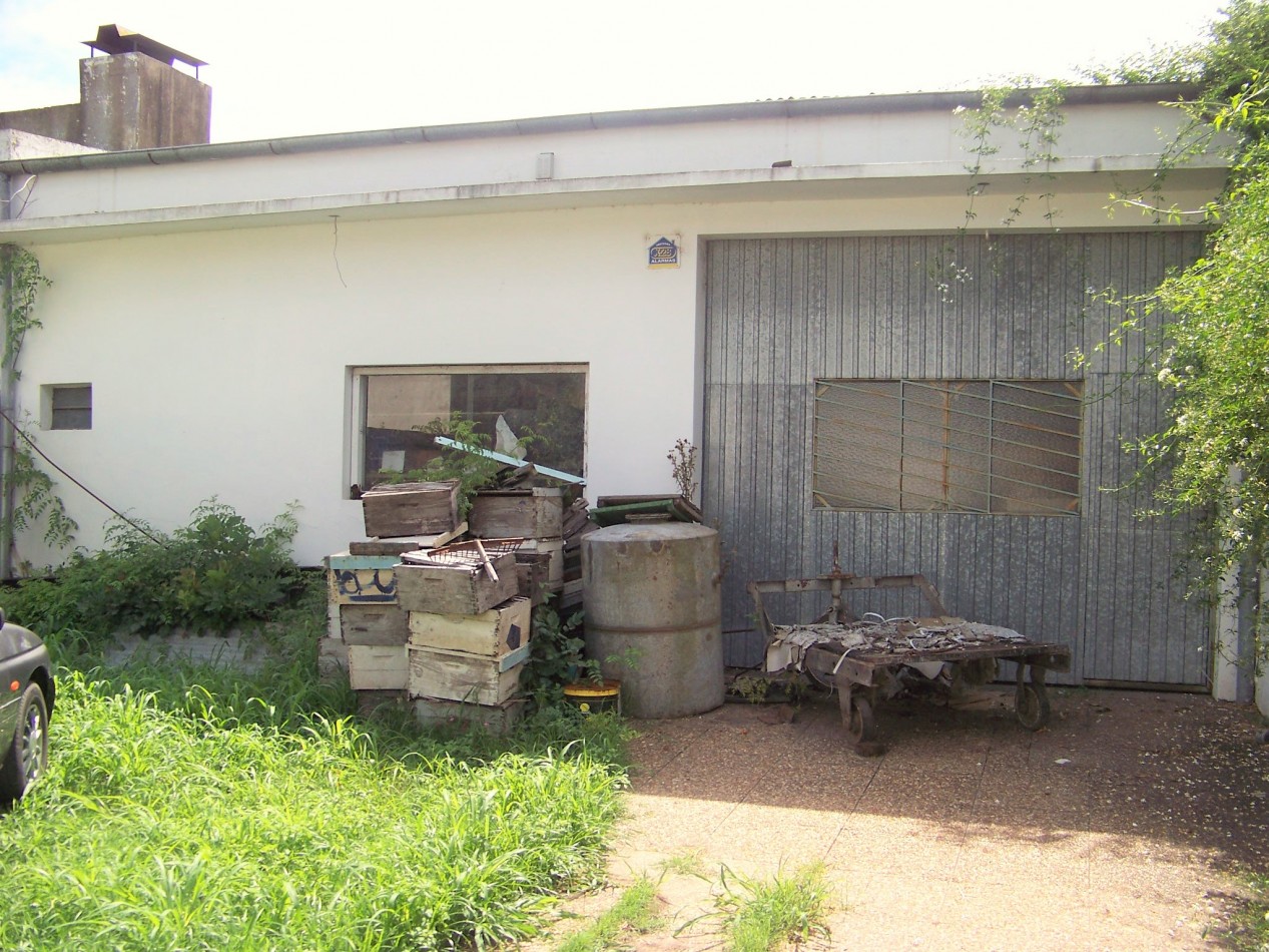 CASA DE 3 DORMITORIOS CON GALPON