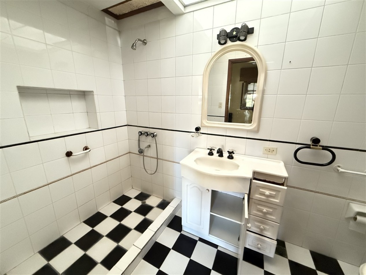 CASA DE DOS DORMITORIOS CON JARDIN - EN VENTA EN GENERAL PINTO