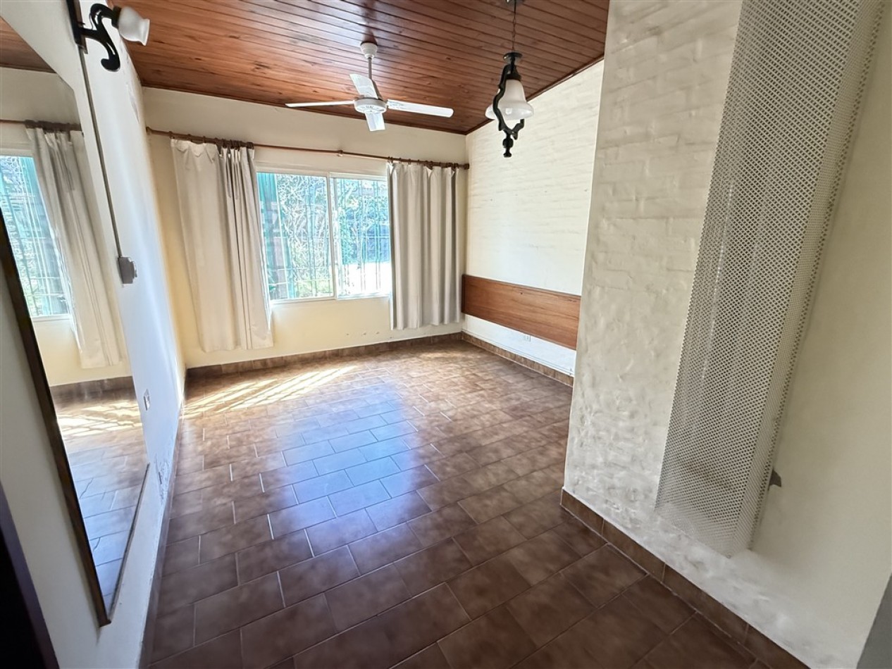 CASA DE DOS DORMITORIOS CON JARDIN - EN VENTA EN GENERAL PINTO