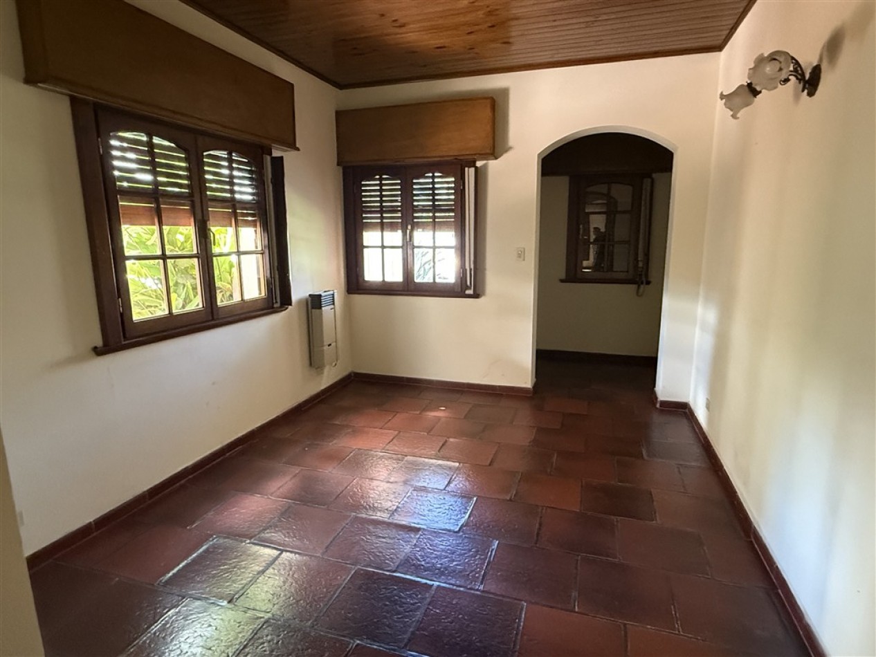CASA DE DOS DORMITORIOS CON JARDIN - EN VENTA EN GENERAL PINTO