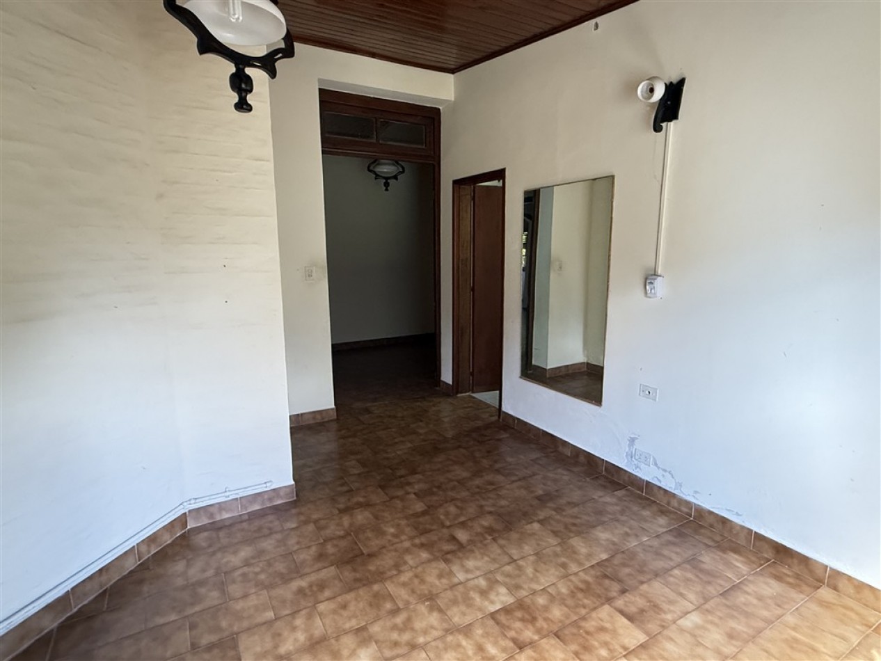 CASA DE DOS DORMITORIOS CON JARDIN - EN VENTA EN GENERAL PINTO