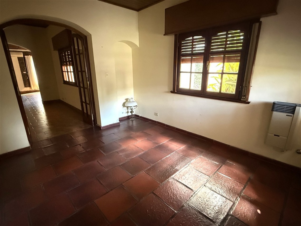 CASA DE DOS DORMITORIOS CON JARDIN - EN VENTA EN GENERAL PINTO