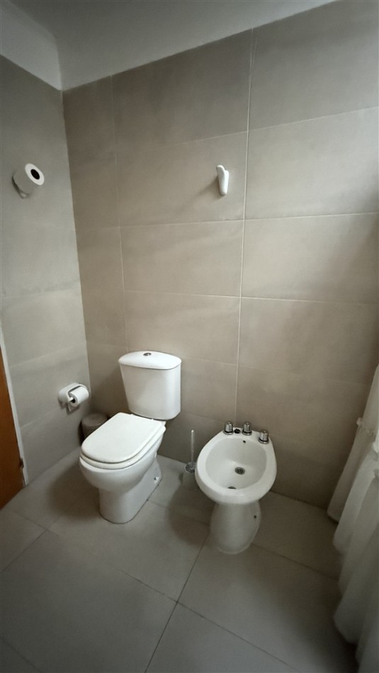 DEPARTAMENTO DE 1 DORMITORIO - CON PATIO Y COCHERA