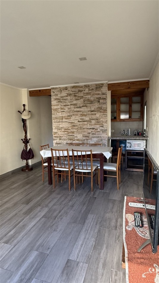 DEPARTAMENTO DE 1 DORMITORIO - CON PATIO Y COCHERA