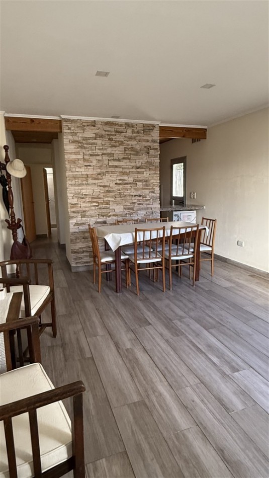 DEPARTAMENTO DE 1 DORMITORIO - CON PATIO Y COCHERA