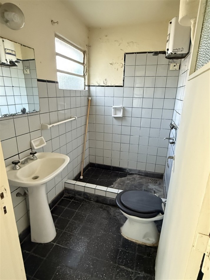 CASA DE DOS DORMITORIOS CON JARDIN - EN VENTA EN GENERAL PINTO