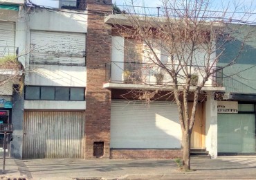 CASA CENTRICA EN UBICACION COMERCIAL PARA RECICLAR - EN VENTA