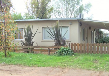 CASA DE 2 DORMITORIOS EN BARRIO LA FERIA - EN VENTA