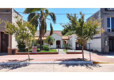 CASA DE DOS DORMITORIOS CON JARDIN - EN VENTA EN GENERAL PINTO