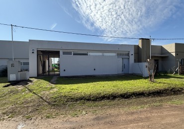 CASA DE UN DORMITORIO C/ JARDIN Y COCHERA